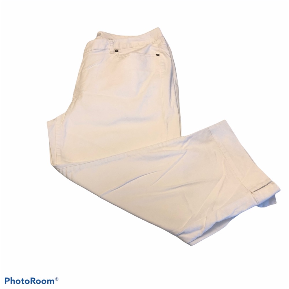 Villager by Liz Claiborne stretch white capris size 14